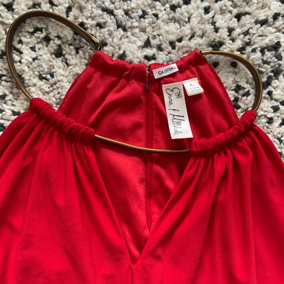 Red sleeveless dress with gold chain neck - Picture 3 of 6